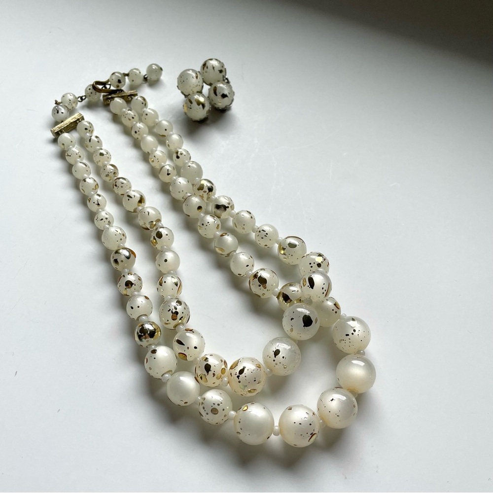 Vintage white moonglow & gold splatter double strand choker & clip earrings glow
